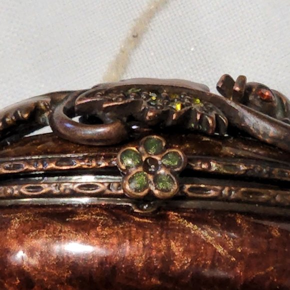 Jay Strongwater Oval Trinket Box Bee with Leaves - Picture 2 of 11